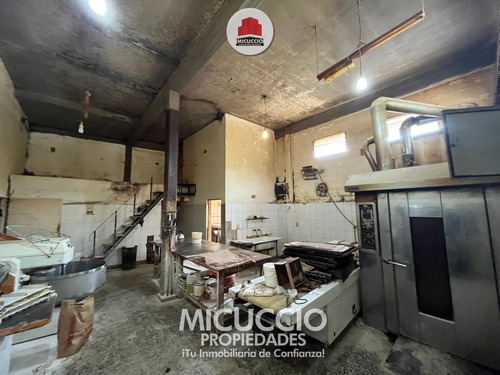 Local Con Depósito Y Departamento En Venta, Gelves 283, Belén De Escobar