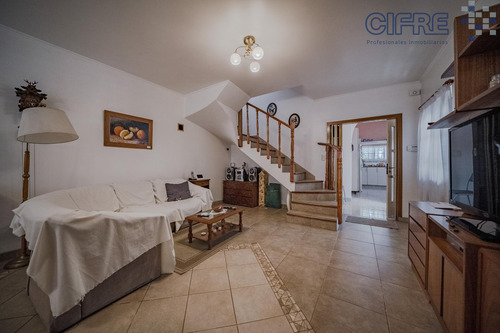 Casa En Lote Propio 5 Ambientes En Duplex Con Jardín Y Garaje. Lote 8.66 X 25