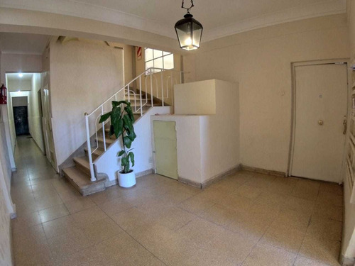 Departamente 2 Ambientes. 1er Piso Por Escalera. 34 Mts.
