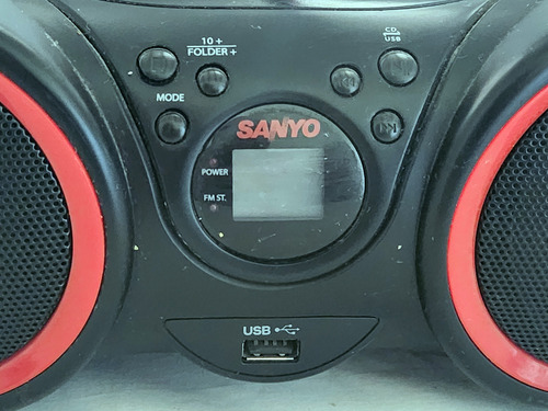 Radiograbador Cd/mp3/usb/radio Sanyo Negro (Usado)