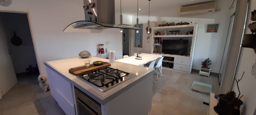 Dueño Directo. Vendo Casa Dueño Directo, Vende En El Canton , Casa Moderna De Diseño Minimalista A La Laguna Con 40m De Costa Propios, Parque Y Piscina Con Solarium