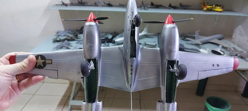 Kit Plástico Montado Avião Lockheed P-38 Lightning - 1/32