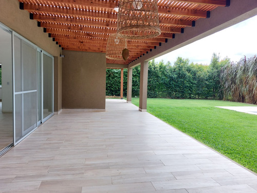 Casa En Venta Ubicado En Barbarita, General Pacheco, Tigre