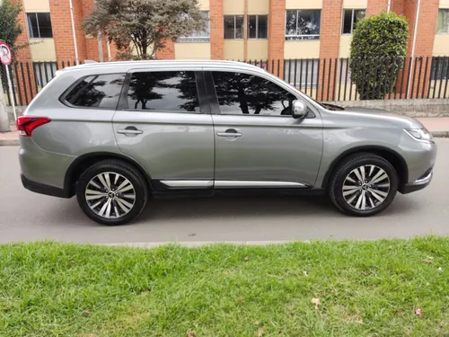 Mitsubishi Outlander 2.4 Kaiteki 4x4 7 Puestos