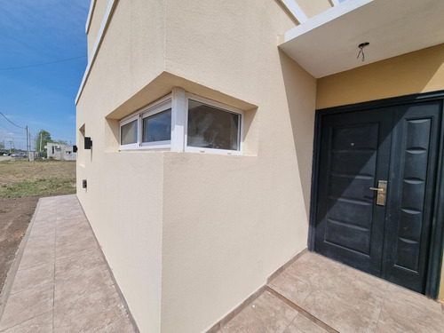 Imagen 13 de 20 de Venta- Casa A Estrenar En Sector A - Dos Dormitorios- Pileta (tierra De Sueños 3, Roldan)