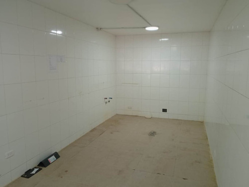 Excelente Local Comercial Vicuña Mackenna 660
