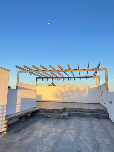Casa En Venta En Mirador La Silla 3 Niveles, Terraza Y Cochera Techada A 3 Cuadras Estadio Bbva