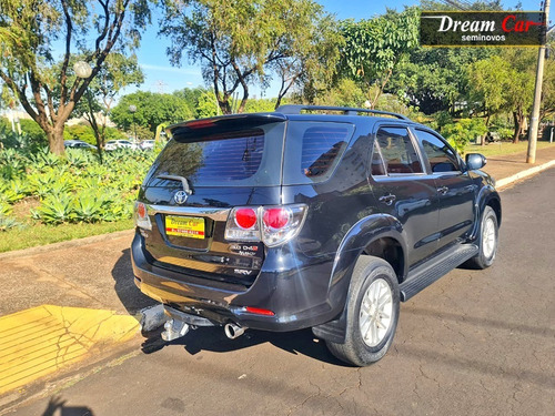 Imagem 13 de 14 de Toyota Hilux Sw4 3.0 Srv 4x4 7 Lugares 2014