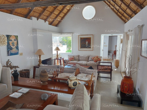 Excelente Oportunidad En Venta!! Casa Con Pileta En La Barra.-ref:30109