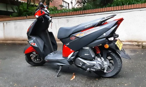 Negra/rojo 125cc, 2022. Conector Usb, Automática, Como Nueva