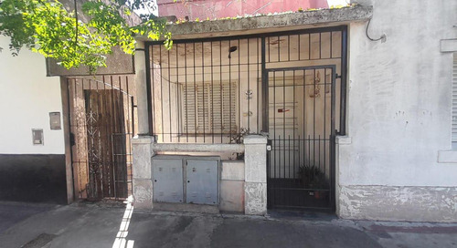 Casa En  Venta En Caseros Oportunidad A Refaccionar