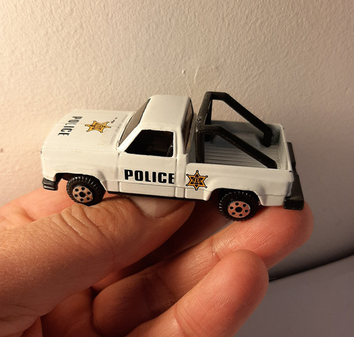 Camioneta Chevrolet C-10 Policía. Yatming
