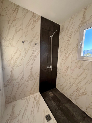 Venta Casa 2 Dormitorios Otros Barrios Con Cochera