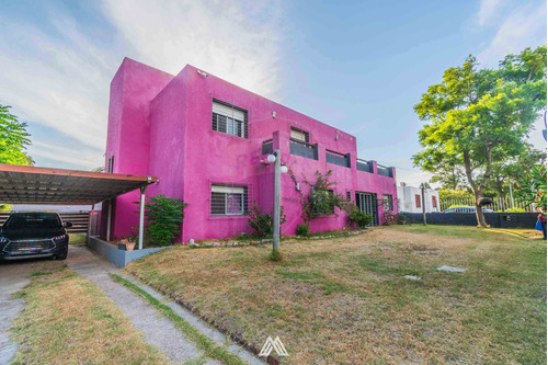 Casa 4 Dormitorios  Y Barbacoa En Venta En Lagomar