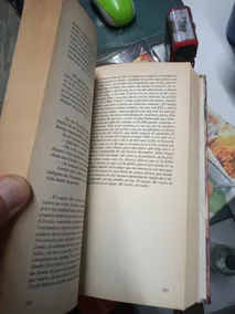 Medias Negras Peluca Rubia Gudiño Kieffer