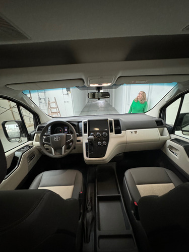 Toyota Hiace 2.8 Tdi Commuter 6at 14a