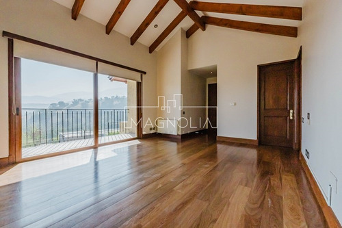 Casa En Arriendo De 5 Dorm. En Lo Barnechea