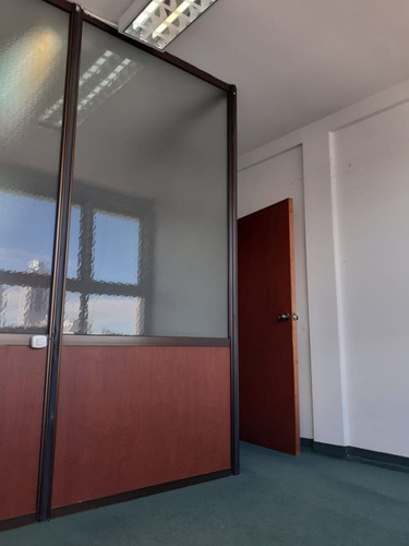 Imagen 4 de 12 de Hermosa Oficina En Venta Ubicada En Laprida A Mts De La Estación Lomas De Zamora