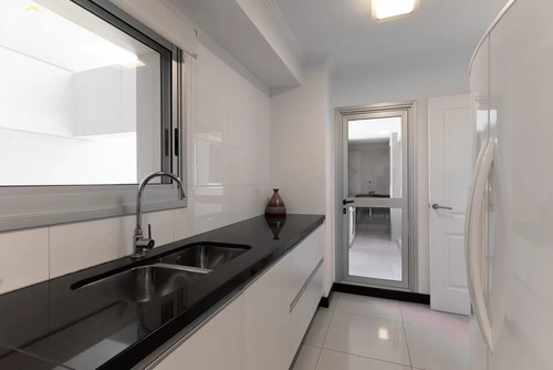 Apartamento En Alquiler Torrelobos, Punta Del Este, Playa Brava.