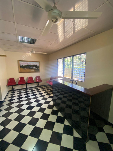 Se Vende O Se Renta Local 4 Cubículos Baño Incluído, En Gazcue (plaza Centro Odontológico Uruguay)