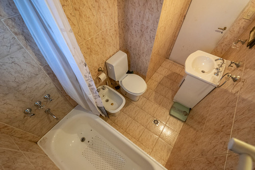 Casa Dúplex 4 Ambientes Venta Flores Con Terraza Y Quincho
