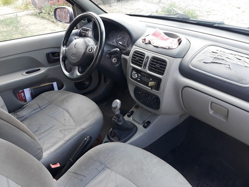 Renault Clio Sedan 2003 1.0 16v Rl 4p