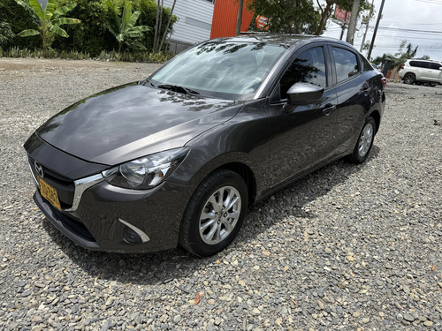 Mazda 2 Touring automatico