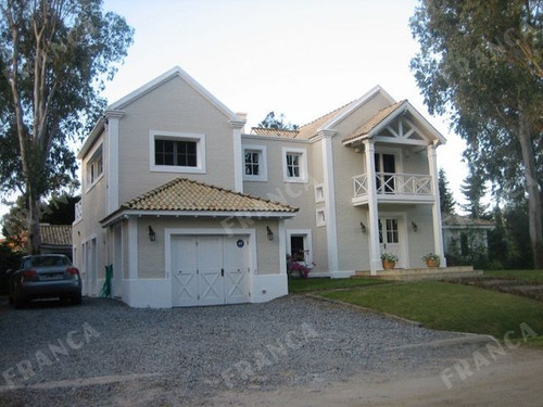 Casa En Alquiler Temporario En Laguna Blanca, Manantiales. (ref: Fro-539)