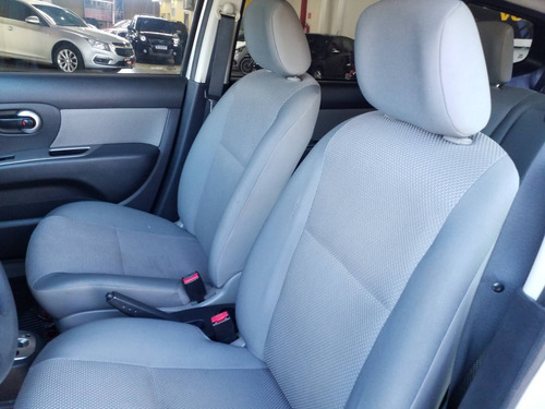 Nissan Grand Livina 1.8 16v Flex 4p Automático