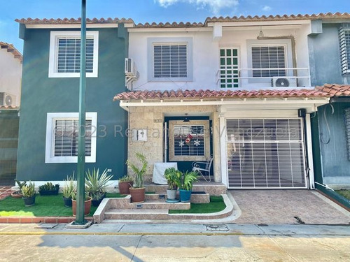 En Venta Hermosa Casa En Urbanización Cerrada , Plena Av. Intercomunal, Cabudare. Jr