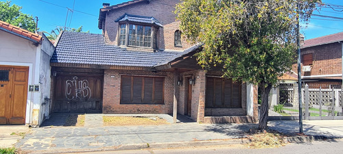 Casa  En Venta En Haedo, Morón, G.b.a. Zona Oeste