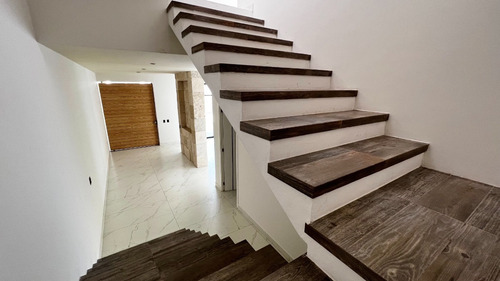 Casa Nueva En Venta En Cuernavaca, Col. Delicias 3 Recámaras, 4 1/2 Baños, Estudio, Alberca