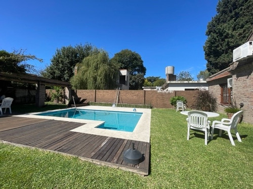 Imagen 8 de 9 de Venta - Hermosa Casa Con Pileta En Adrogue