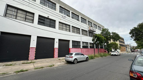 Depósito En Alquiler En El Barrio De Villa Riachuelo Con Salida A 3 Calles.