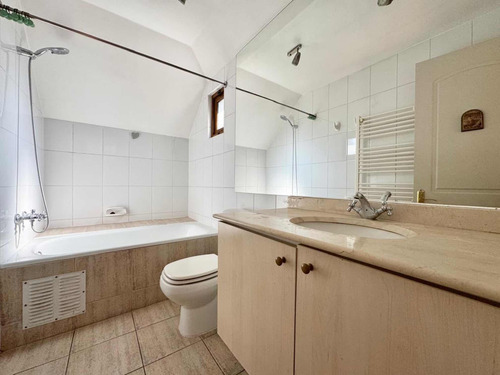 Impecable Venta Los Castaños A Pasos Colegió Newland