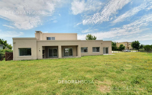 Imagen 2 de 24 de Exclusiva Casa En Venta - El Cantón