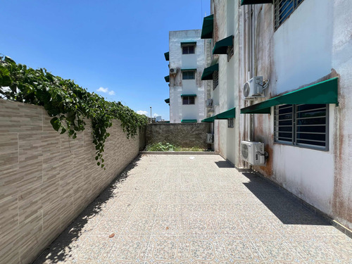 Vendo Apartamento 1er Nivel Con Amplio Patio San Isidro