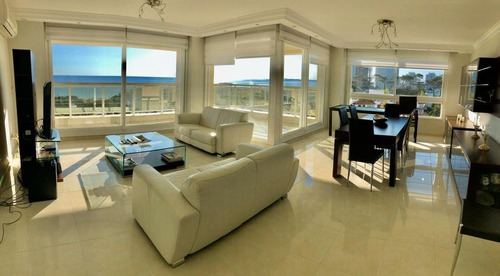 Apartamento En Alquiler Por Temporada De 3 Dormitorios En Playa Mansa