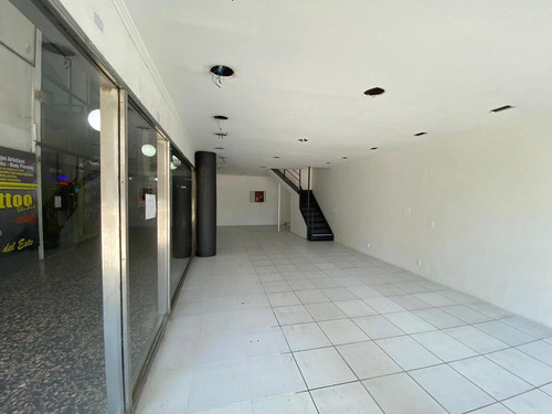 Imagen 5 de 16 de Av. Gorlero Entre 28 Y 27. Galería Torre Gorlero