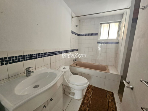 Casa En Venta 5 Dormitorios, Estar, Cercana A Metro En Ñuñoa