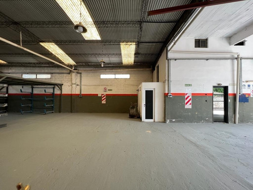 Imagen 3 de 5 de Venta De Galpón Excelente Ubicación Cerca Del Acceso Oeste .