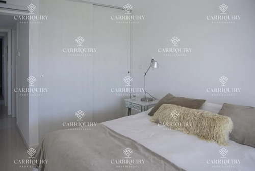 Se Vende Apartamento De 3 Dormitorios En Edificio Horizonte, Playa Mansa, Punta Del Este