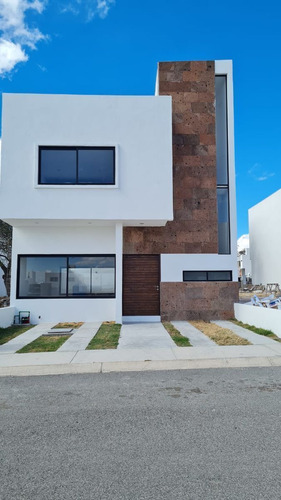 Se Vende Casa En Zen Life, 3 Recamaras, 3.5 Baños, Roof Gard