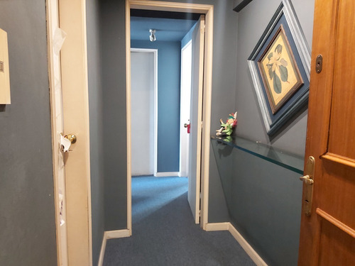 Imagen 4 de 18 de Muy Acogedor Apartamento Al Frente En Piso Alto. Con Balcón En Doble Orientación Este Y Sur Oeste