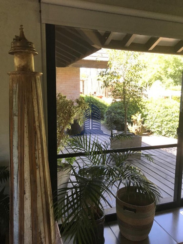 Casa En Venta- De Cuatro Dormitorios En Pinares- Ref: 1203