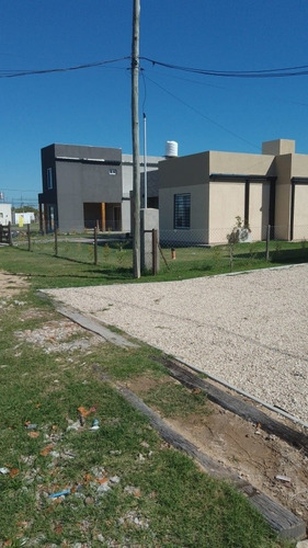 Imagen 3 de 6 de Terrenos En El Sol De Domselaar Barrio Ya Consolidado!
