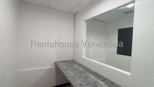 Dalisa Bigott Alquila Casa Comercial En Carmen Victoria, Este De Barquisimeto | 410 M², Aire Acondicionado Central, Estacionamiento Para 4 Vehículos | #25-18093