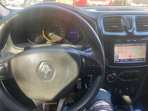 Imagen 6 de 8 de Renault Sandero Stepway 2015 1.6 Privilege Nav 105cv