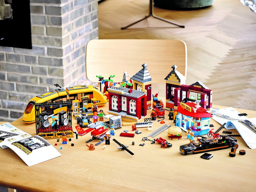 Kit De Construcción Lego City Plaza Mayor 60271 1517 Piezas