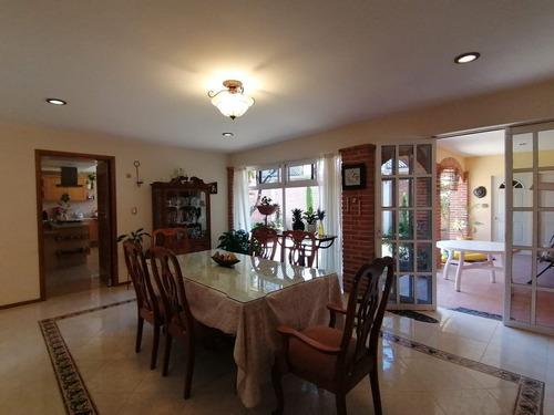 En Venta Casasa En Carretas, Gran Ubicación, 4 Recamaras, 5.5 Baños, Cto De Serv